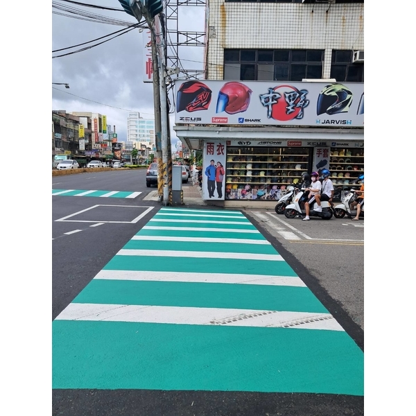 冷塑型彩色止滑道路塗料-道路斑馬線施工-新晟化工原料企業有限公司