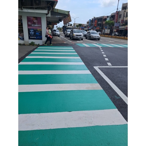 冷塑型彩色止滑道路塗料-道路斑馬線施工