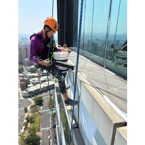 臺中防水工程實績｜臺中市南區外牆蜘蛛人大樓玻璃帷幕牆防水工程