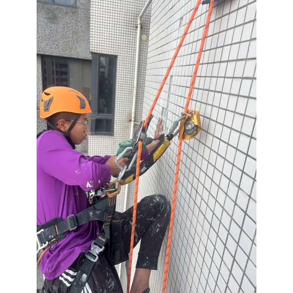 台中防水工程實績｜台中大樓磁磚打除施工工程-上承防水工程團隊