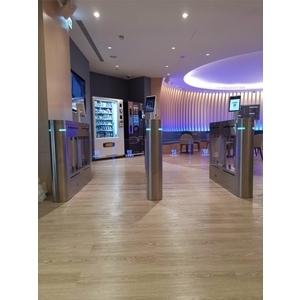 台北市內湖區-金融業公司行號  人臉辨識+人員管制通關機系統 - 碩譽電機股份有限公司