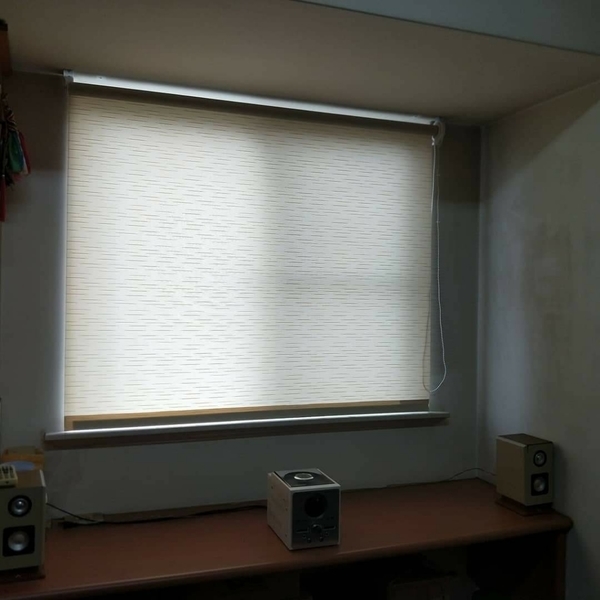 遮光捲簾