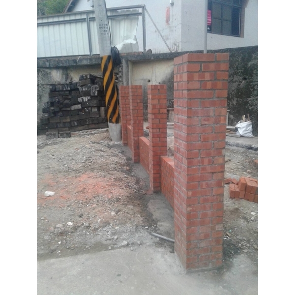圍牆砌紅磚 圍牆砌紅磚,世代業工程行