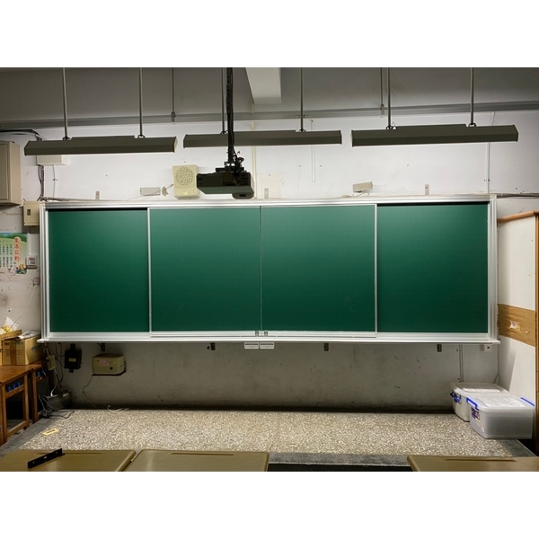 XX國小開閉式白黑板內崁觸控顯示器 工程