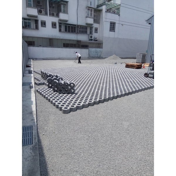 植草磚舖設工程