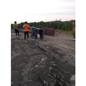 工地工程車翻覆處理