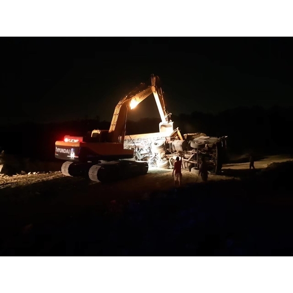 工地工程車翻覆處理