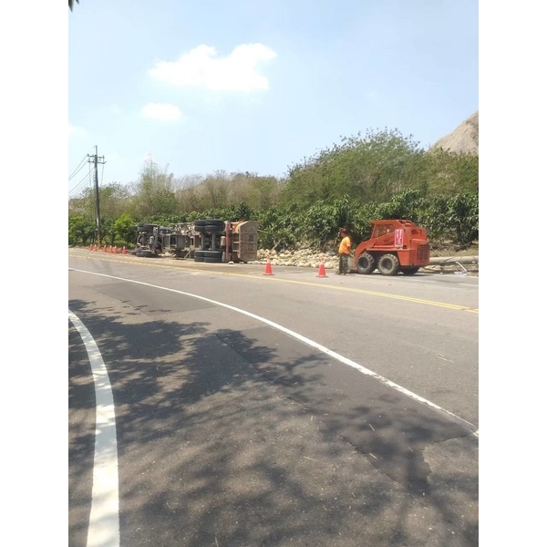 工程車車禍翻覆處理