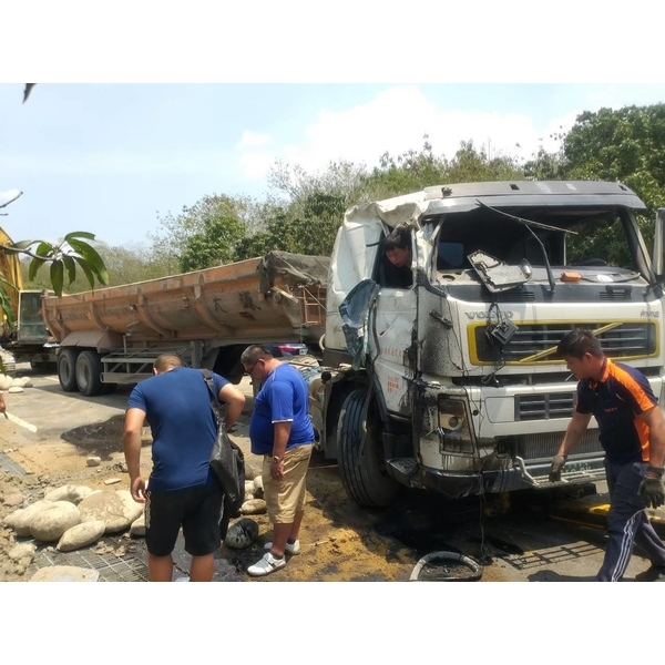 工程車車禍翻覆處理-三太子工程行