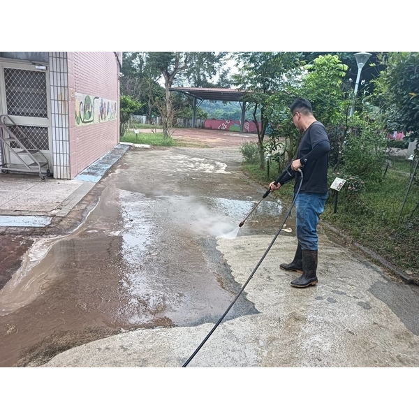 連鎖磚高壓沖洗