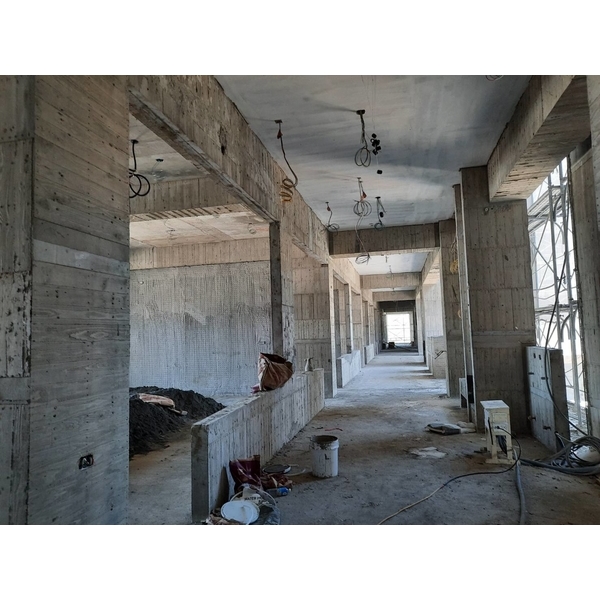 清水模、批土、噴漆－學校公共工程新建案