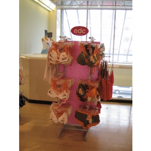 CI-003 內衣架；鐵件,棨專工業有限公司