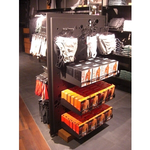 內衣架；鐵件,棨專工業有限公司