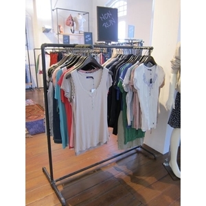 工業風衣架；鐵件,棨專工業有限公司