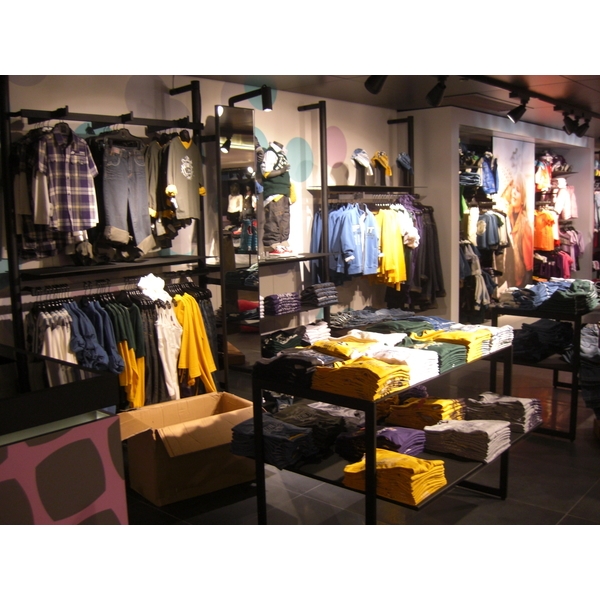 商業空間道具陳列架 商業空間道具陳列架-棨專工業有限公司