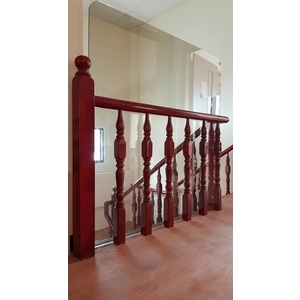 頂樓平台木扶手加安全玻璃