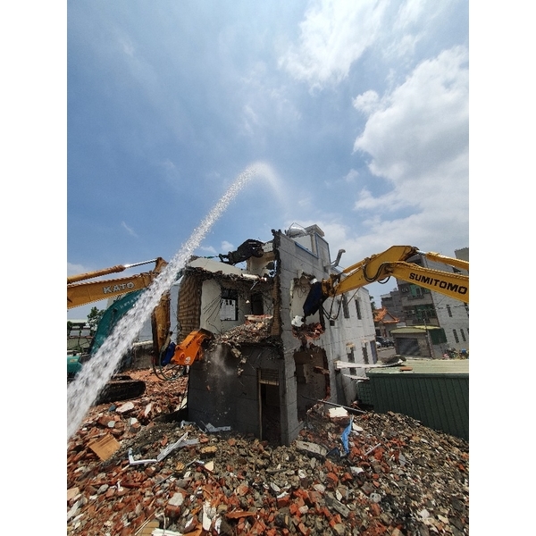 拆屋揚塵高壓水砲噴水