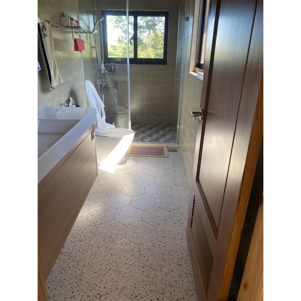 冠軍磁磚 / 黃山石地磚 / 西班牙地磚－何先生工地-豐隆建材行