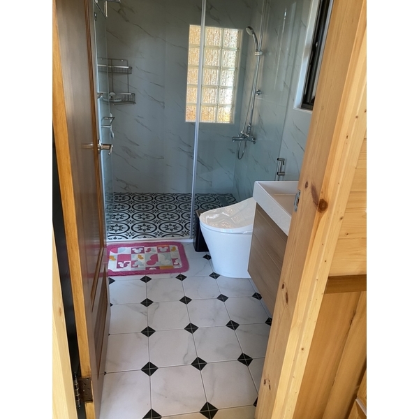 冠軍磁磚 / 黃山石地磚 / 西班牙地磚－何先生工地-豐隆建材行