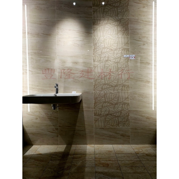 高雄展中,豐隆建材行