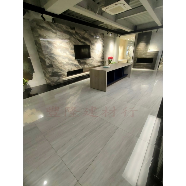 高雄展中,豐隆建材行