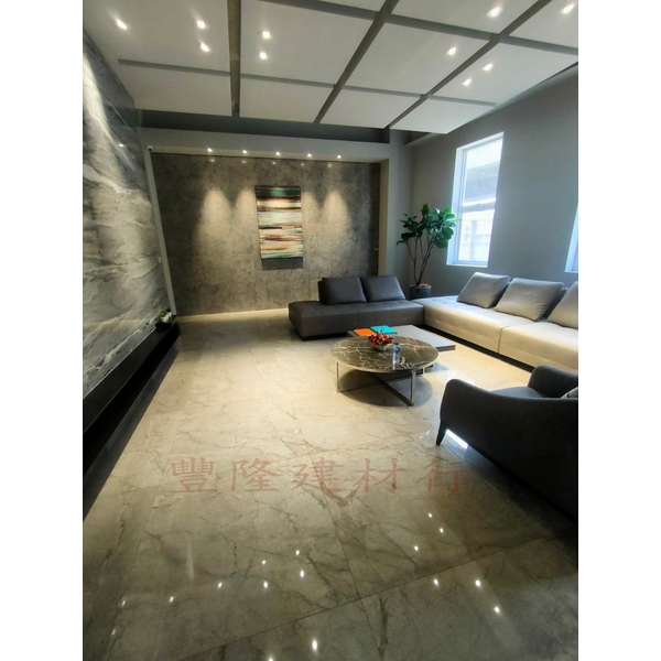 高雄展中,豐隆建材行