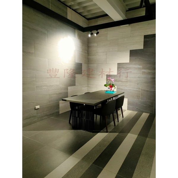 高雄展中,豐隆建材行