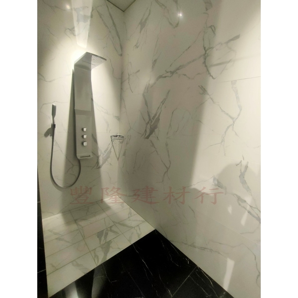 高雄展中,豐隆建材行