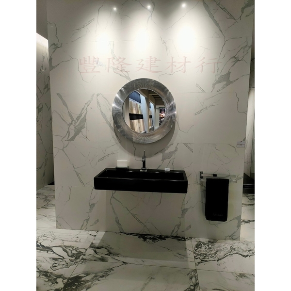 高雄展中,豐隆建材行