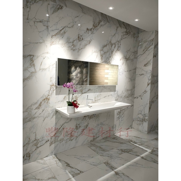 高雄展中,豐隆建材行