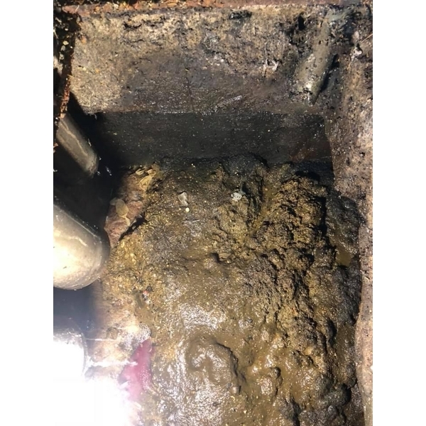 清理化糞池施工前後