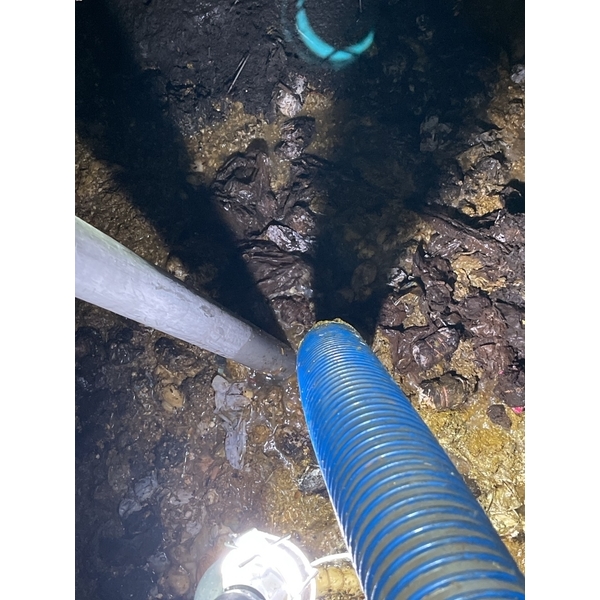 清理化糞池施工前後