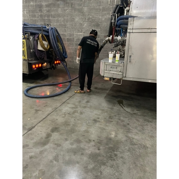 清理化糞池施工前後