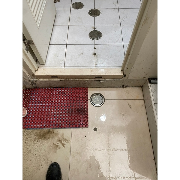 住家化糞池開孔安裝人孔蓋抽水肥