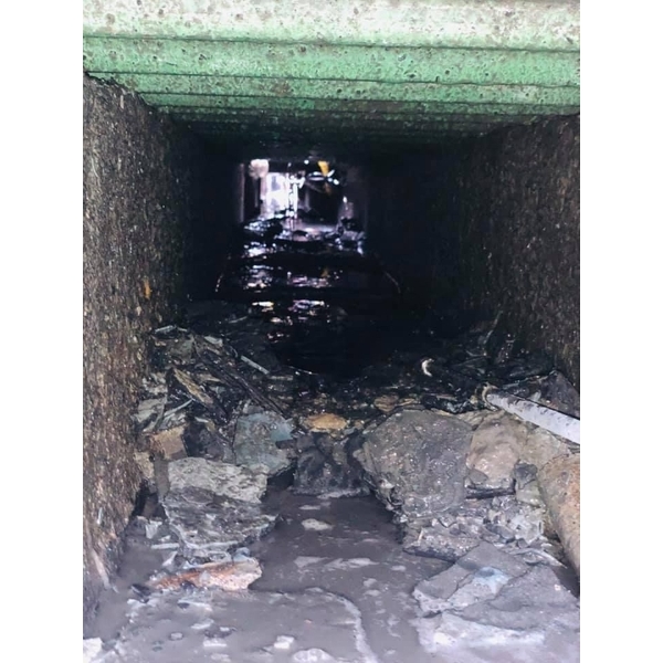 高壓水刀沖吸清溝車、清理水溝、暗溝，涵管