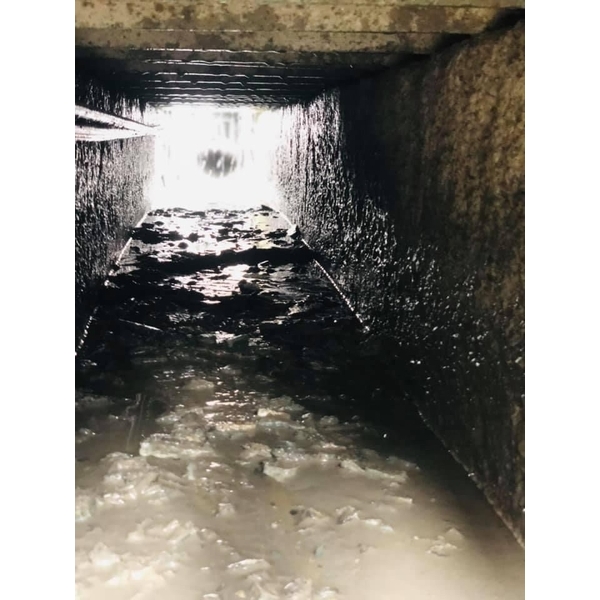 高壓水刀沖吸清溝車、清理水溝、暗溝，涵管