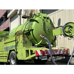 高壓水刀沖吸清溝車、清理水溝、暗溝，涵管