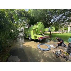 高壓水刀沖吸清溝車、清理水溝、暗溝，涵管