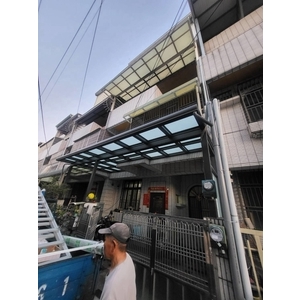 南投住家採光罩工程｜住宅採光遮雨專業施工 - 峻源企業社