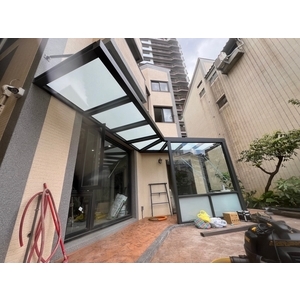 南投透天正門採光罩工程｜採光遮雨專業施工 - 峻源企業社