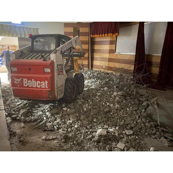 視聽教室小禮堂打除清運-鑫旺統力工程有限公司