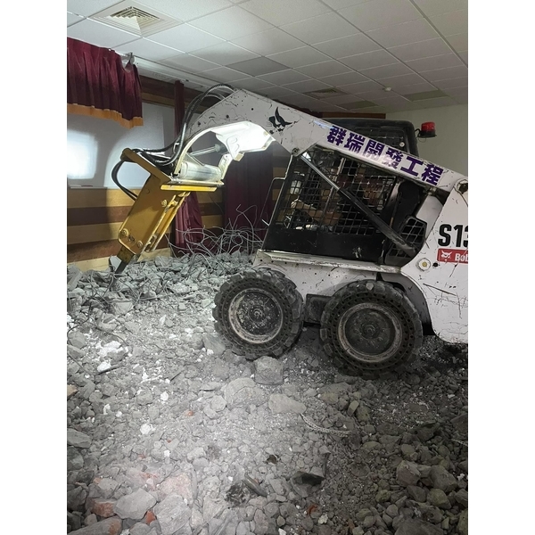 視聽教室小禮堂打除清運-鑫旺統力工程有限公司