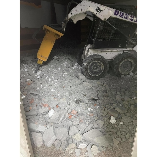 視聽教室小禮堂打除清運-鑫旺統力工程有限公司