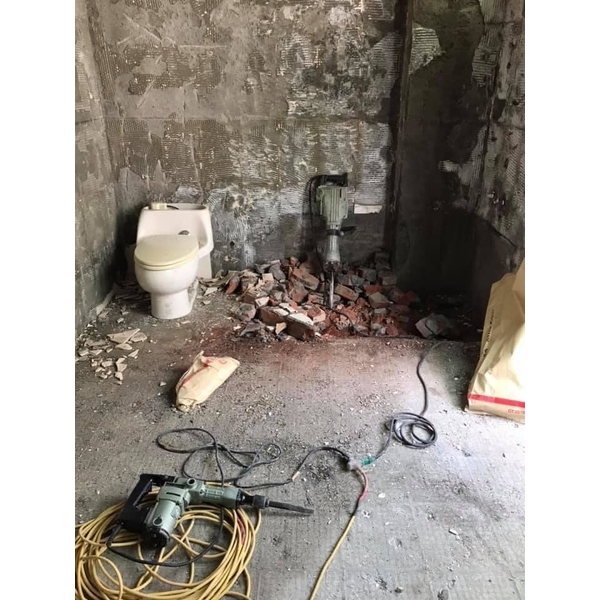 打除廁所+拆除裝潢（含鐵捲門）