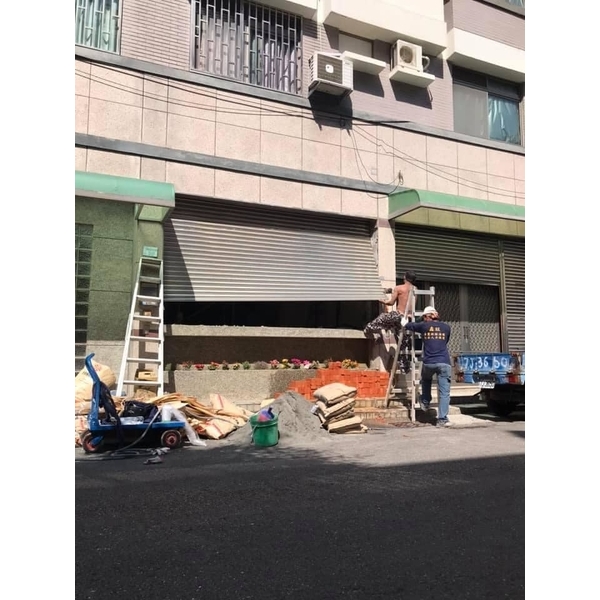 打除廁所+拆除裝潢（含鐵捲門）