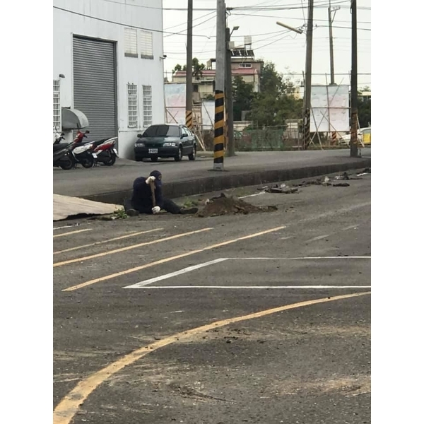 怪手開挖鑿洞-鑫旺統力工程有限公司