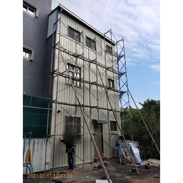 外牆穿鐵衣（五溝清板）