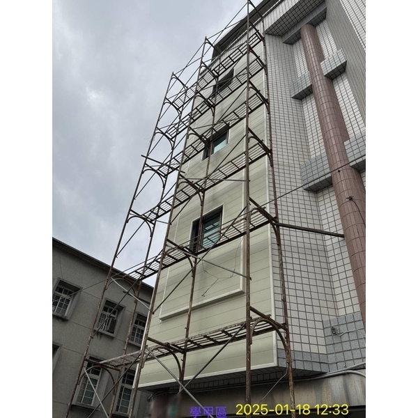 外牆穿鐵衣（c型鋼＆白鐵裝潢板）