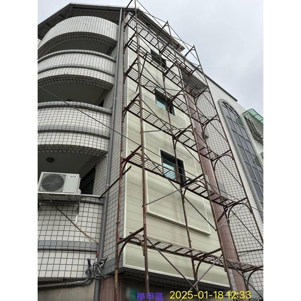 外牆穿鐵衣（c型鋼＆白鐵裝潢板）