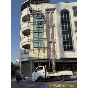 外牆穿鐵衣（c型鋼&白鐵裝潢板）